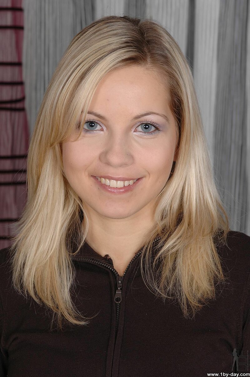 Алленка, 19 лет, 1 размер груди